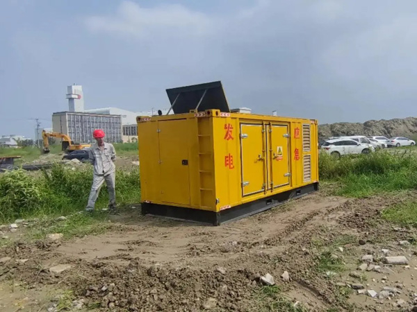 新吴200KW柴油发电机机组每小时的油耗量受哪些因素影响？
