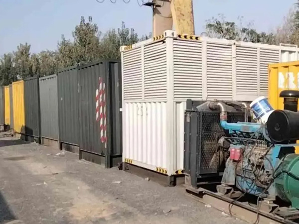 新吴200KW柴油发电机机组每小时油耗是多少？